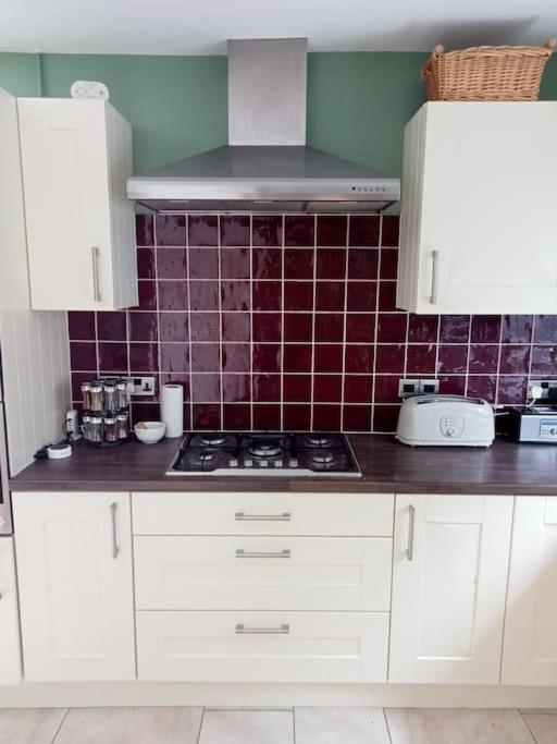 فيلا House With Free Parking And Large Garden Wyke Regis المظهر الخارجي الصورة
